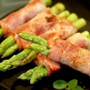 Ba rọi heo cuộn măng tây