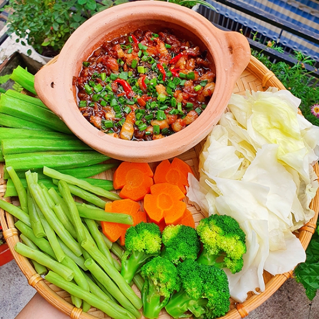 mẹt rau hữu cơ kho quẹt